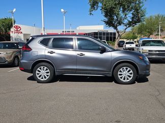 Used 2019 Nissan Rogue S FWD video 4