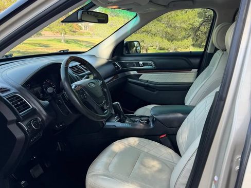 Used 2017 Ford Explorer Platinum AWD/4WD image 10