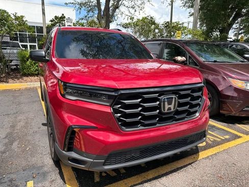 Used 2024 Honda Pilot Sport image 2