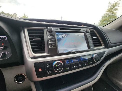 Used 2016 Toyota Highlander XLE FWD image 33
