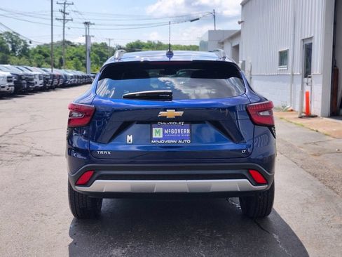 Used 2024 Chevrolet Trax LT w/ Driver Confidence Package FWD image 4