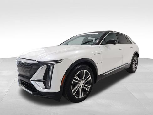Certified 2024 Cadillac Lyriq Luxury AWD/4WD image 8