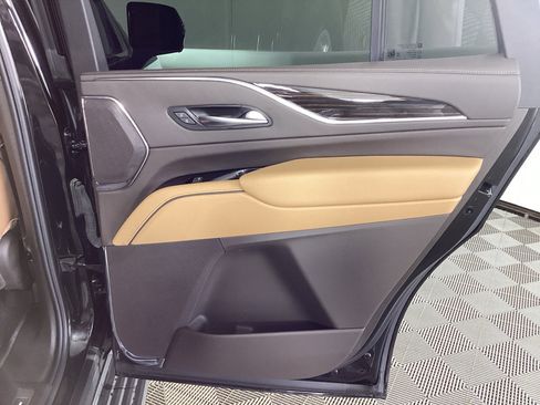 Used 2023 Cadillac Escalade Premium Luxury w/ Performance Package AWD/4WD image 11