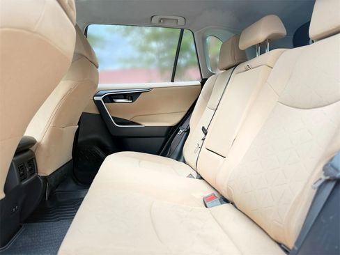 Used 2019 Toyota RAV4 XLE image 10