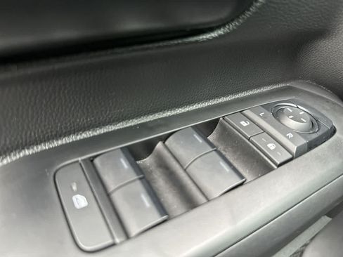 Used 2025 Toyota Tacoma SR AWD/4WD image 17