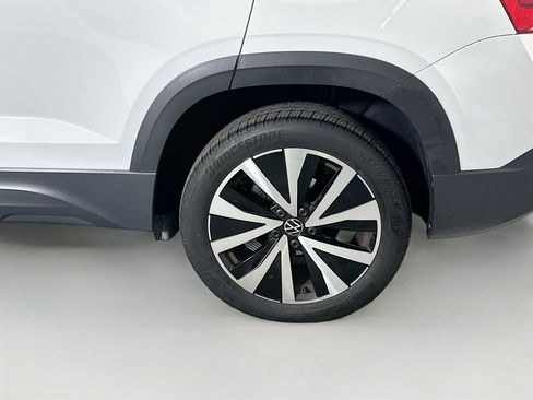 Used 2024 Volkswagen Taos SE image 11