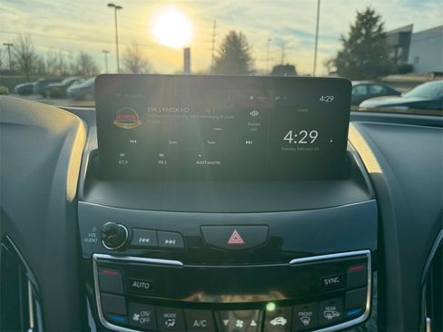 Used 2025 Acura RDX SH-AWD image 9