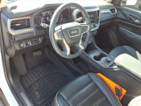 Used 2023 GMC Acadia Denali w/ Denali Technology Package image 12