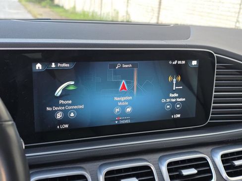 Used 2021 Mercedes-Benz GLS 450 4MATIC image 25