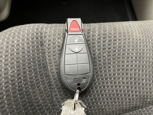 Used 2017 Dodge Grand Caravan SE image 19