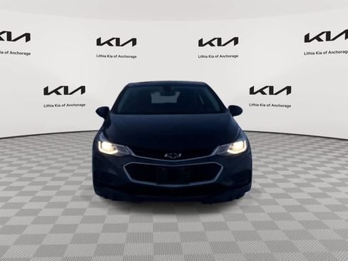 Used 2018 Chevrolet Cruze LT FWD image 3