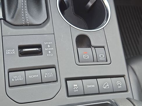 Used 2022 Toyota Highlander XLE image 32