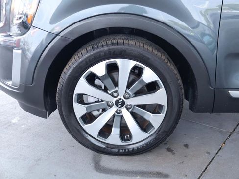 Used 2020 Kia Telluride S FWD image 12