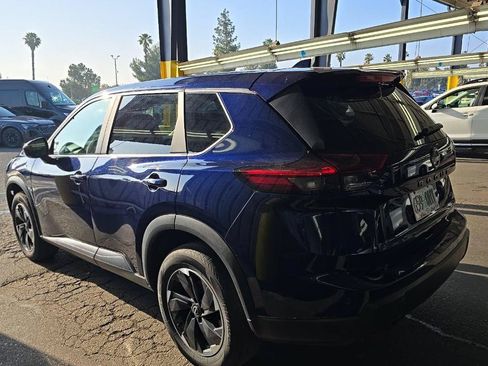 Used 2025 Nissan Rogue SV AWD/4WD image 5