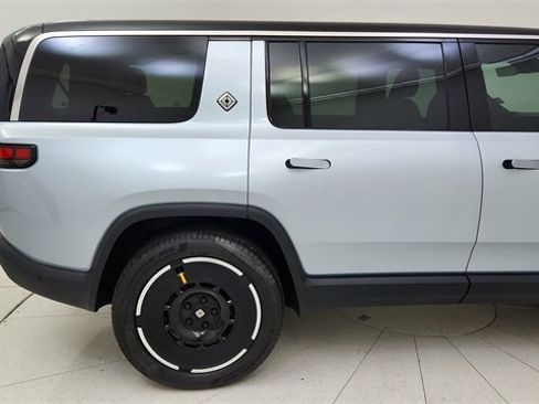 Used 2025 Rivian R1S Adventure image 12