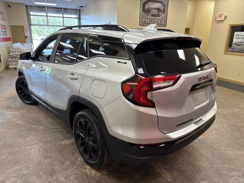 Used 2022 GMC Terrain SLE w/ Driver Convenience Package AWD/4WD image 11