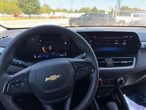 Used 2025 Chevrolet TrailBlazer LS w/ LS Convenience Package FWD image 10