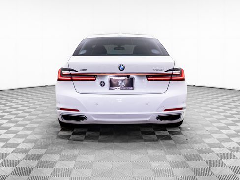Certified 2022 BMW 750i xDrive AWD/4WD image 4
