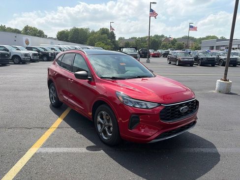 Used 2023 Ford Escape ST-Line w/ Tech Pack #1 AWD/4WD image 3