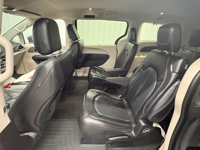 Used 2022 Chrysler Pacifica Touring-L FWD image 13