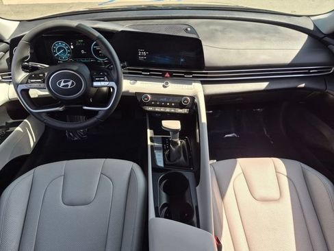Used 2025 Hyundai Elantra Limited FWD image 29