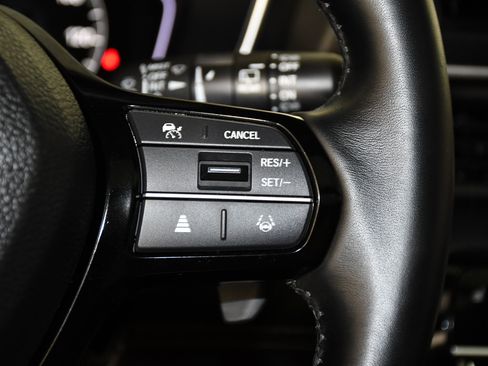Used 2025 Honda Pilot Touring image 21