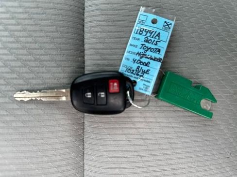 Used 2015 Toyota Highlander LE image 32