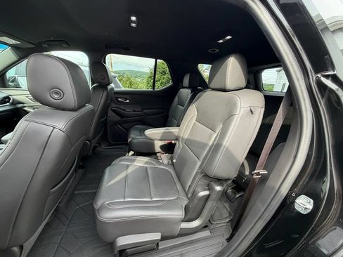 Used 2022 Chevrolet Traverse LT w/ LPO, Floor Liner Package AWD/4WD image 10