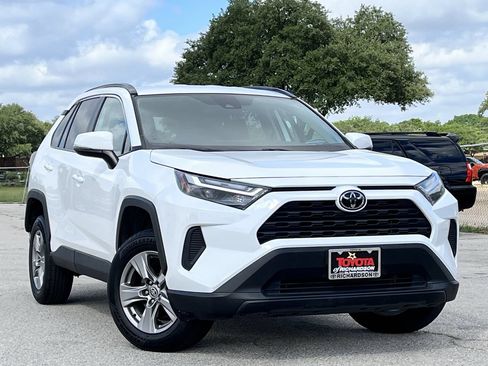 Used 2024 Toyota RAV4 XLE FWD image 2