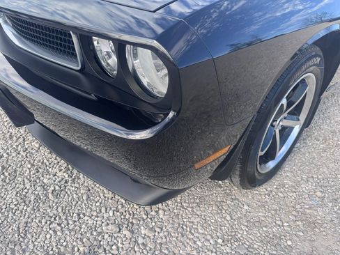 Used 2010 Dodge Challenger SE image 12