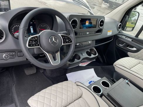 Used 2024 Mercedes-Benz Sprinter 3500 image 31