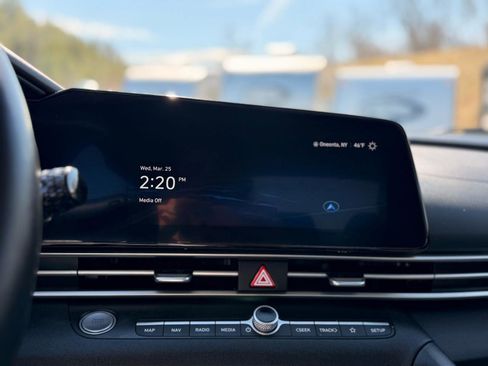 Used 2023 Hyundai Elantra SEL w/ Convenience Package image 16