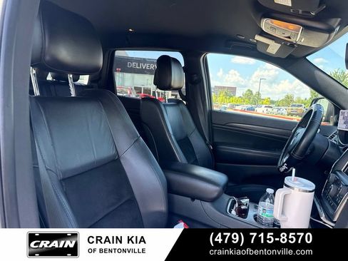 Used 2018 Jeep Grand Cherokee Altitude AWD/4WD image 5