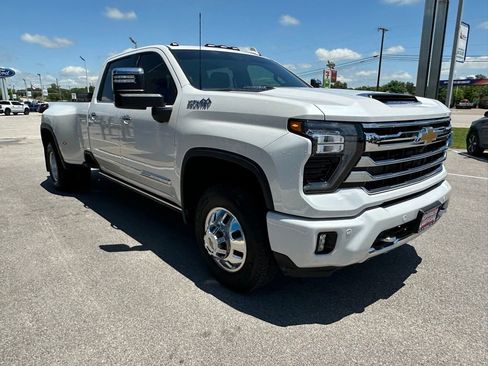 Used 2025 Chevrolet Silverado 3500 High Country w/ High Country Premium Package AWD/4WD image 7