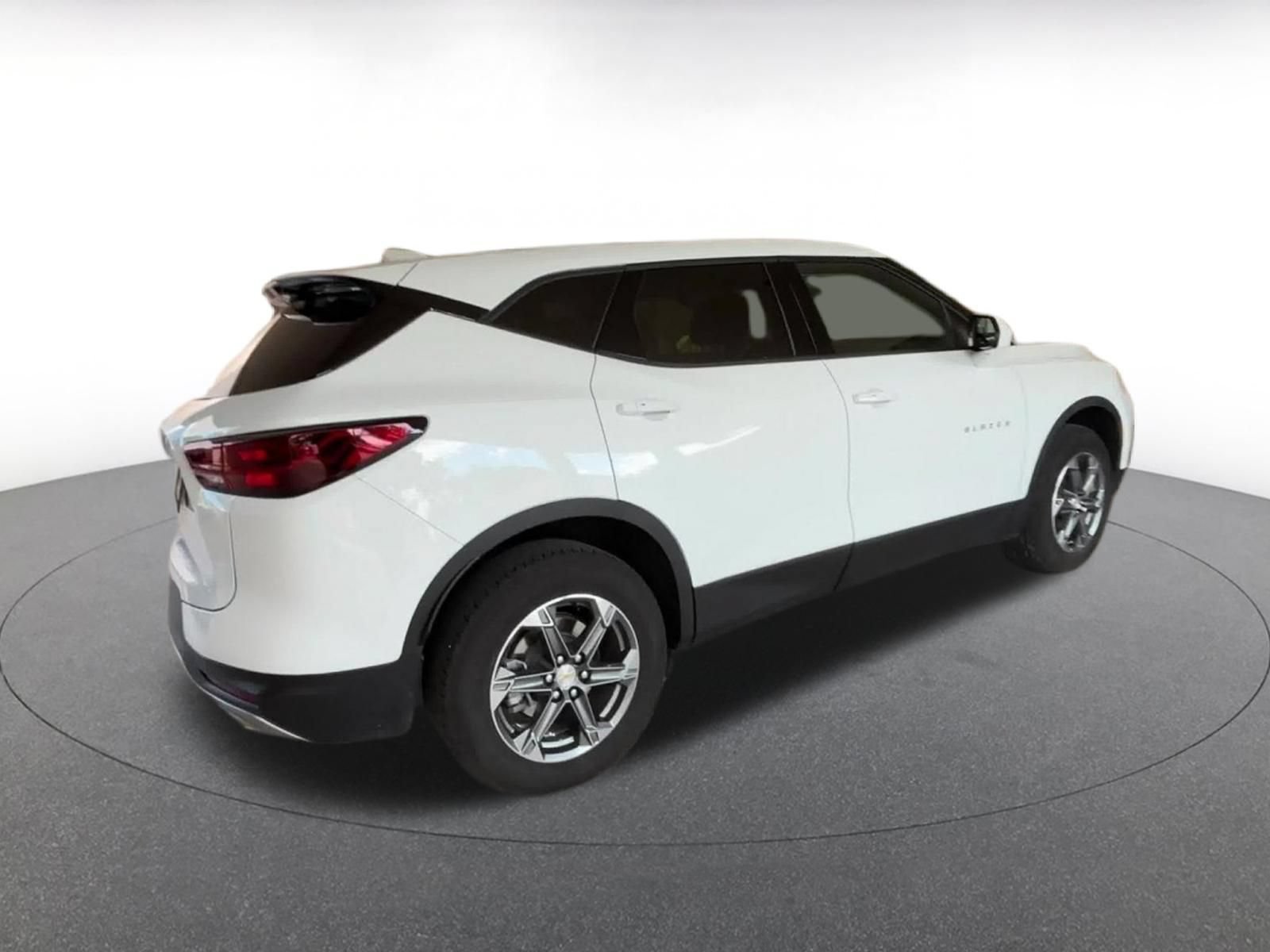 Used 2026 Chevrolet Blazer LT FWD image 13