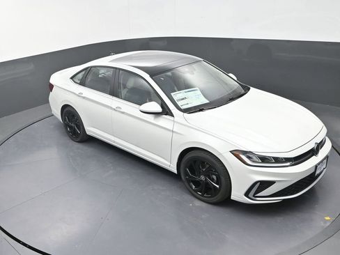New 2026 Volkswagen Jetta SE image 10