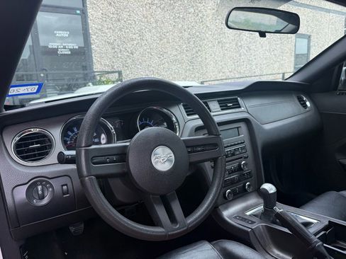 Used 2010 Ford Mustang GT Premium RWD image 4