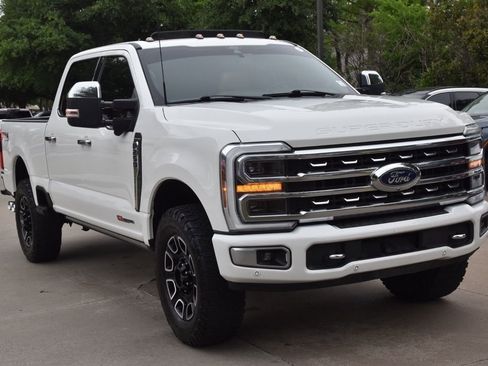 Used 2024 Ford F250 Platinum image 4