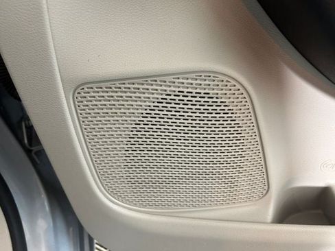 Used 2017 Chrysler Pacifica Touring-L FWD image 28