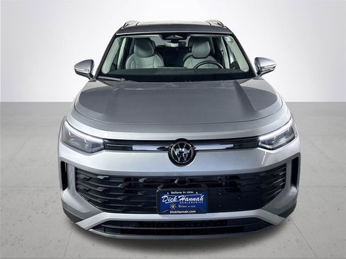 New 2025 Volkswagen Tiguan SE image 3