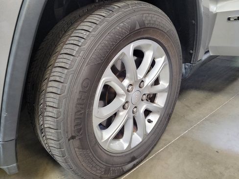 Used 2021 Jeep Grand Cherokee Laredo X AWD/4WD image 31