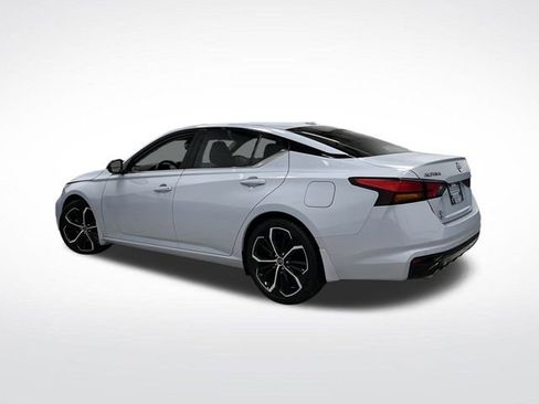 Used 2024 Nissan Altima 2.5 SR w/ SR Premium Package image 3