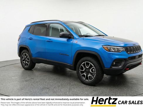 Used 2025 Jeep Compass Trailhawk image 1