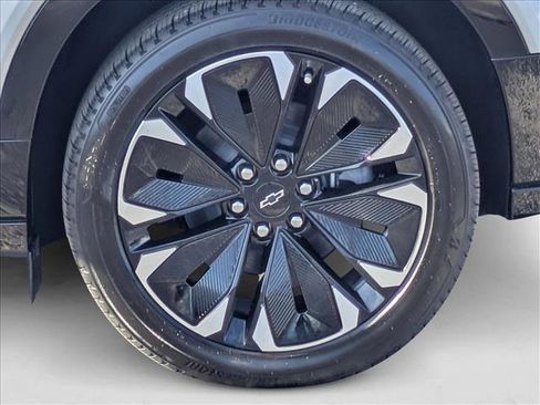 New 2025 Chevrolet Blazer EV RS image 9