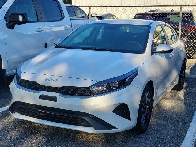 Used 2024 Kia Forte LXS w/ LXS Technology Package FWD image 3