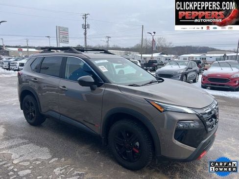 Used 2025 Nissan Rogue SV image 7