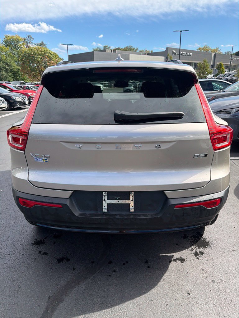 Certified 2024 Volvo XC40 B5 Plus w/ Protection Package Premier AWD/4WD image 7