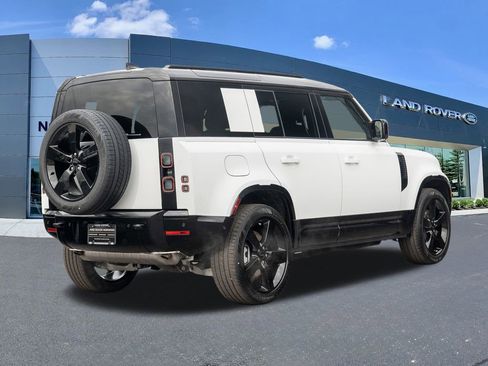 New 2026 Land Rover Defender 110 X-Dynamic SE image 4