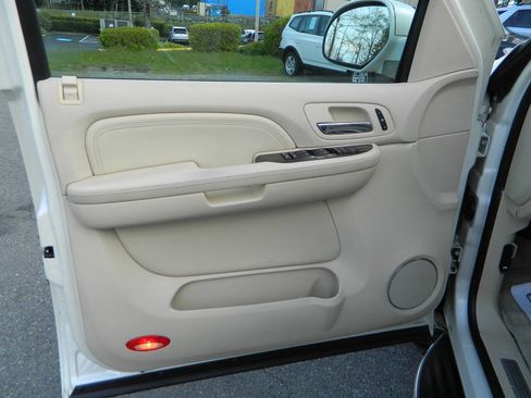 Used 2007 Cadillac Escalade AWD w/ Information Package image 25