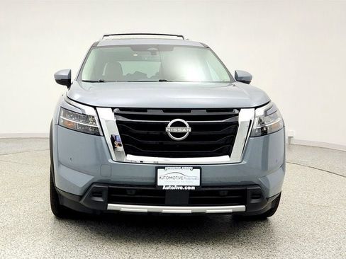 Used 2023 Nissan Pathfinder Platinum image 2